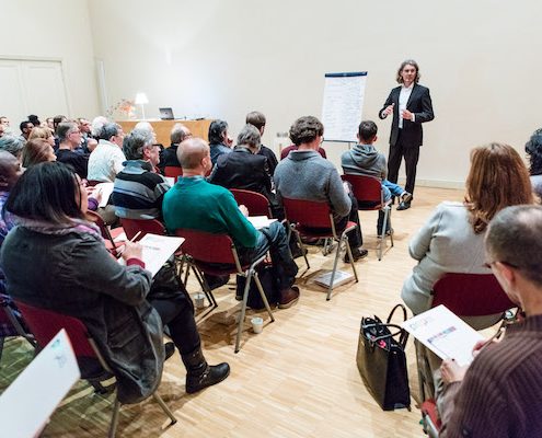 lezing voor vrijwillige besturen in een bomvolle Idazaal te Den Haag: het onderwerp: KRACHTIG BESTUREN